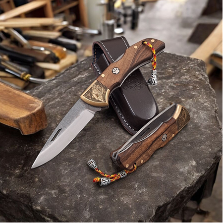 N690 Böhler Çelik Gravürlü Balçıklı Kilitli Yaylı Çakı Nedir?Neden Tercih Edilmeli.