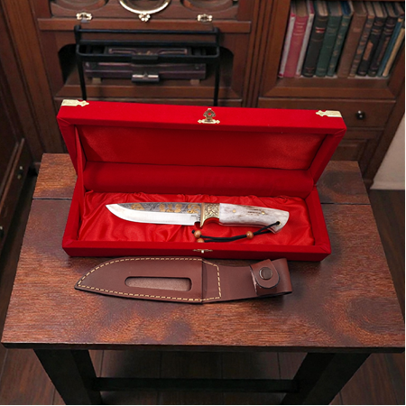 Koleksiyoncular İçin Özel Tasarım: Gravürlü Altın İşlemeli N690 Böhler Çelik Bıçak